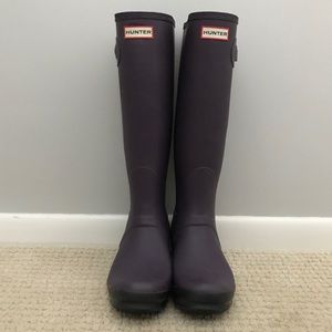 HUNTER rain boots- limited edition plum and black